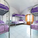 Hostel Veletas Caces