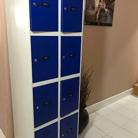 بيت شباب Veletas Caces